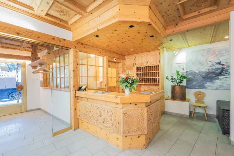 Corvatsch Restaurant & Hotel St. Moritz - Lobi
