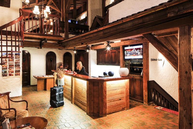 Schloss-Hotel Swiss-Chalet - Lobi