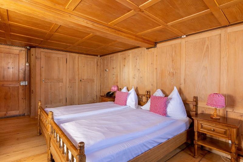 Schloss-Hotel Swiss-Chalet - Oda