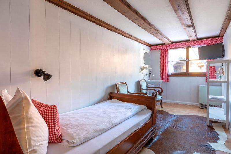 Schloss-Hotel Swiss-Chalet - Oda