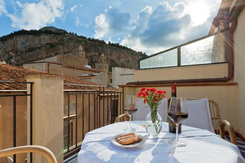 La Plumeria Hotel - Teras