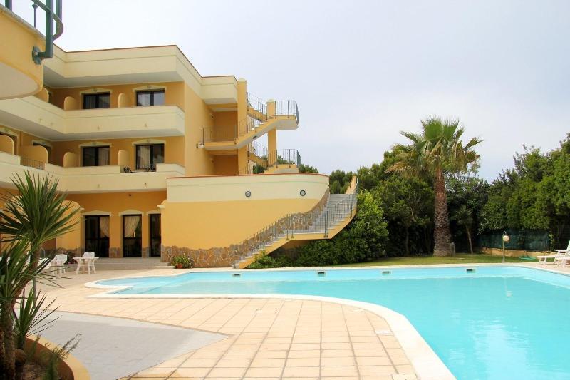 Hotel Cala Dei Pini - Havuz