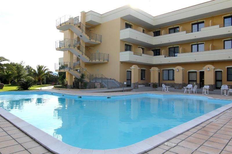 Hotel Cala Dei Pini - Havuz