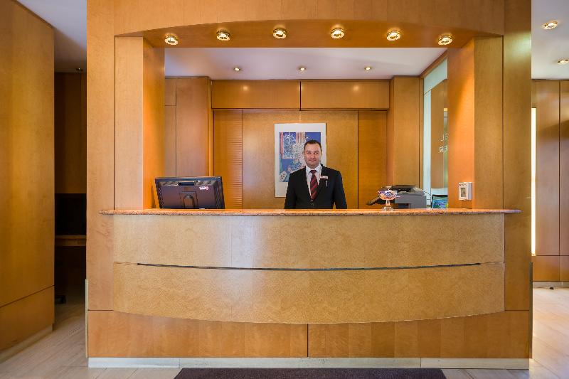 Novum Hotel Stuttgart Hauptbahnhof - Rieker - Lobi