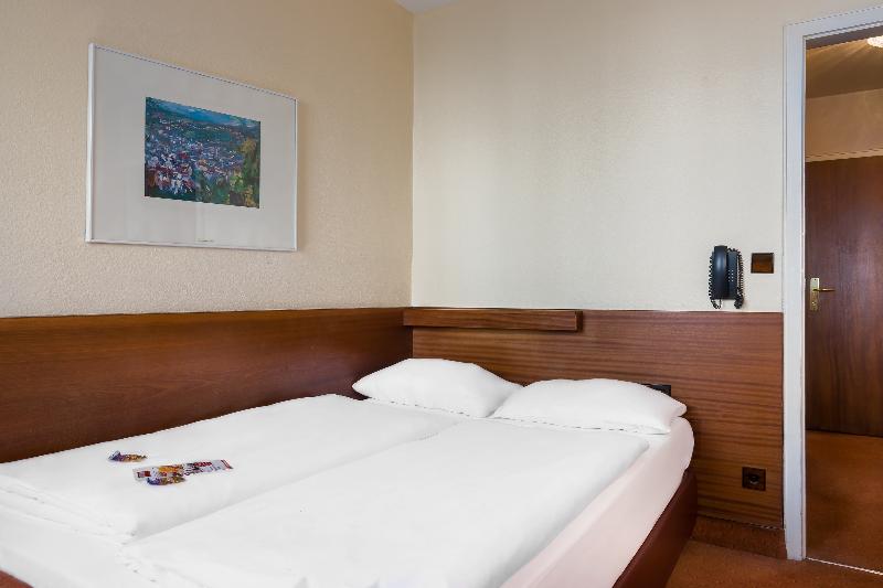 Novum Hotel Stuttgart Hauptbahnhof - Rieker - Oda