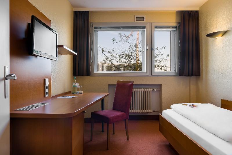 Novum Hotel Stuttgart Hauptbahnhof - Rieker - Oda