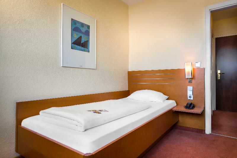 Novum Hotel Stuttgart Hauptbahnhof - Rieker - Oda