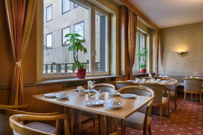Novum Hotel Stuttgart Hauptbahnhof - Rieker - Restoran