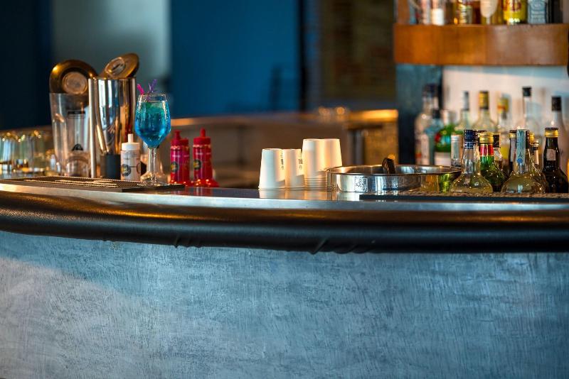 Carlton Riviera - Bar