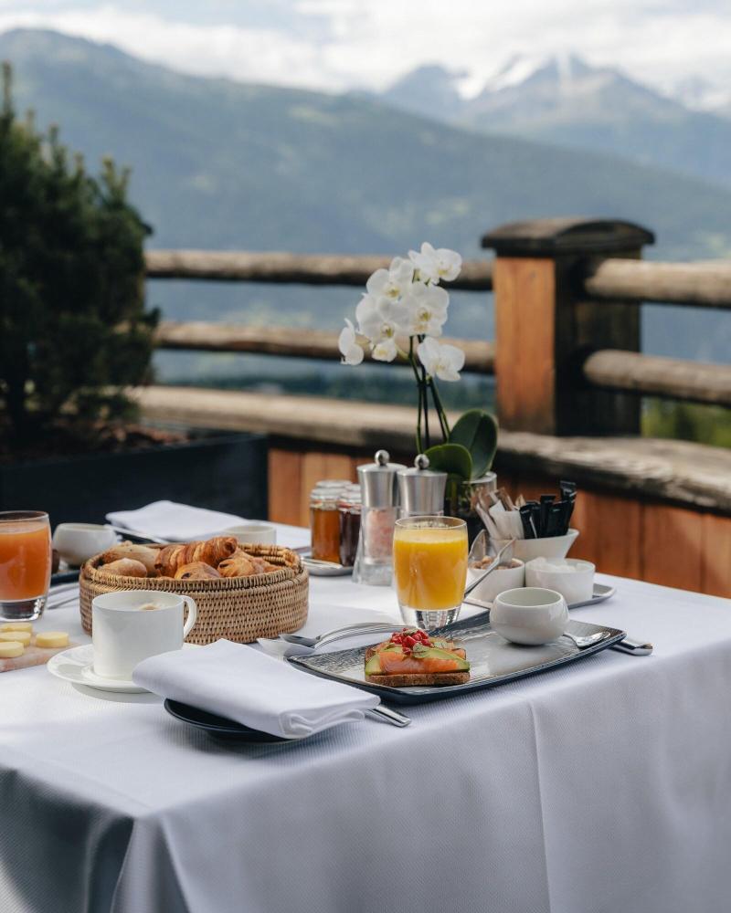 LeCrans Hotel & Spa - Teras