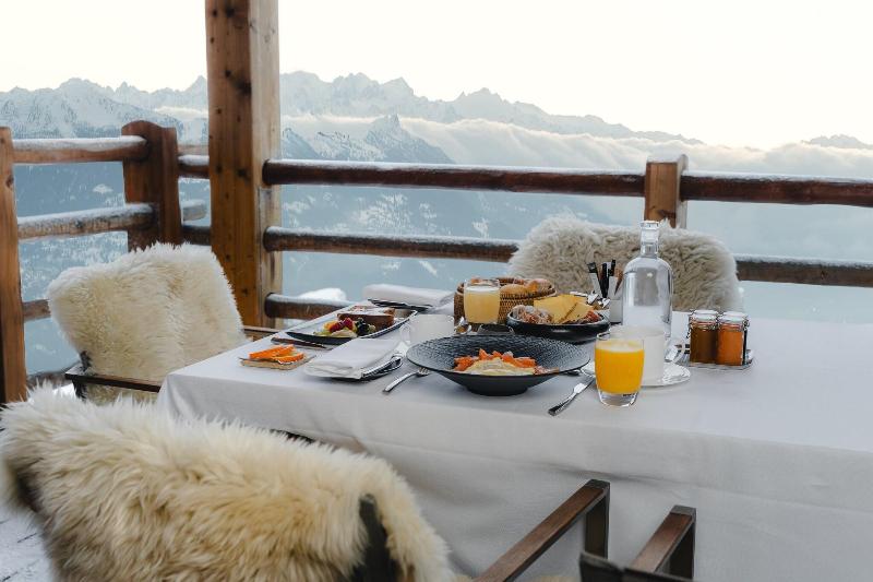 LeCrans Hotel & Spa - Teras