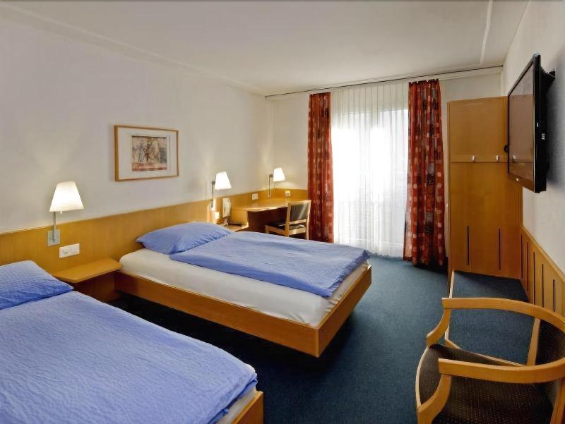 Hotel Good Night Inn - Oda