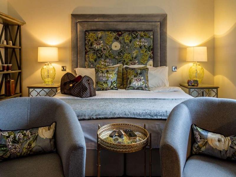 Peak Edge Hotel - Oda