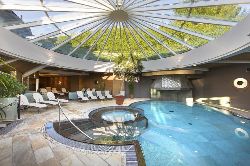 Alpina Family, Spa & Sporthotel - Havuz