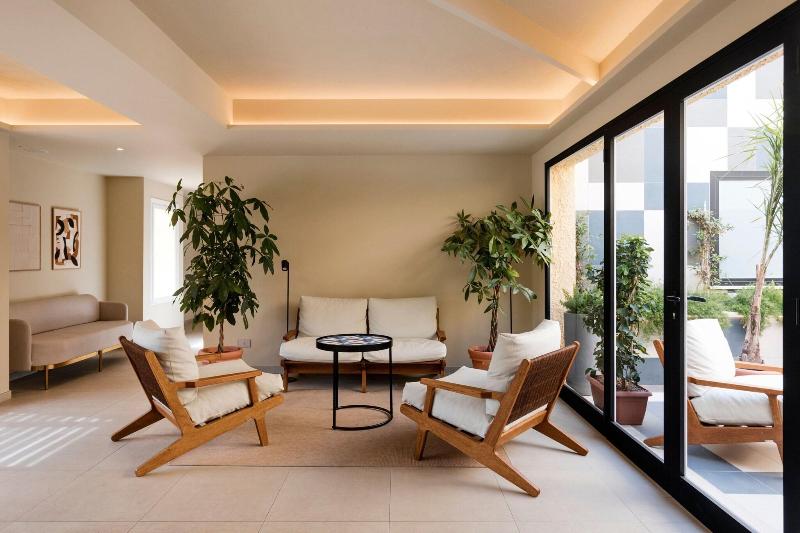 Mangia’s Brucoli Sicily Autograph Collection - Lobi
