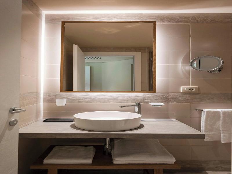 Mangia’s Brucoli Sicily Autograph Collection - Oda