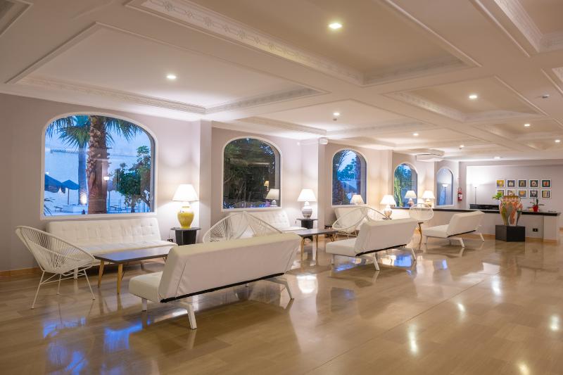 Hopps Hotel - Lobi