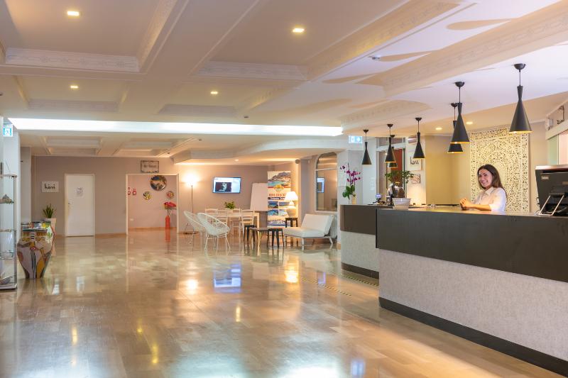 Hopps Hotel - Lobi