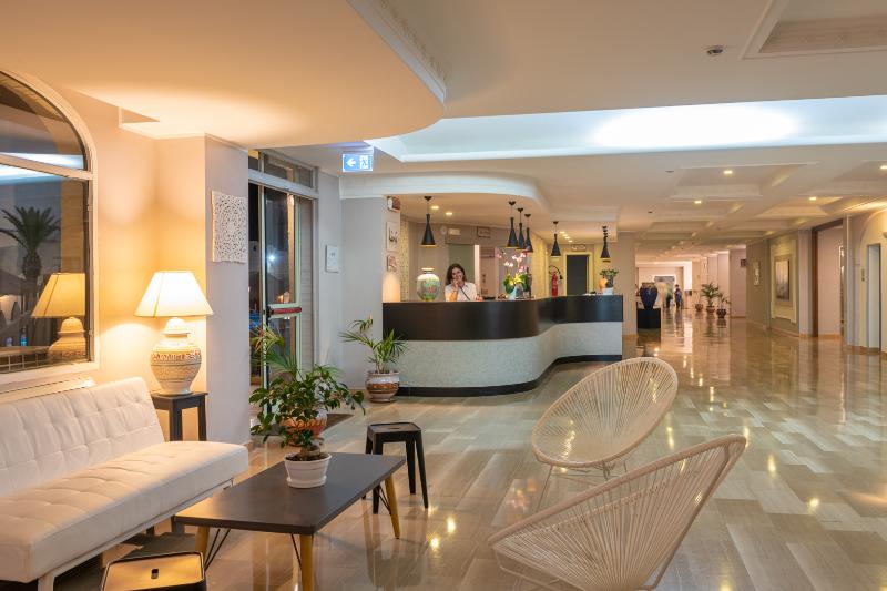 Hopps Hotel - Lobi