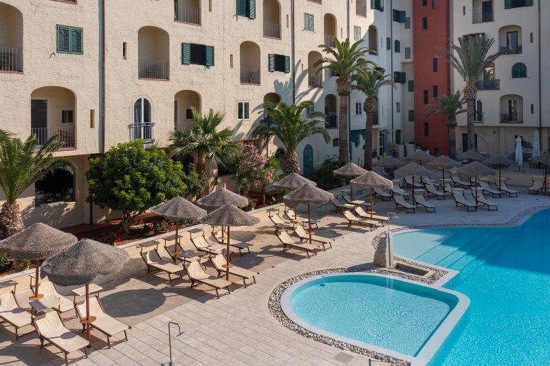 Hopps Hotel - Havuz