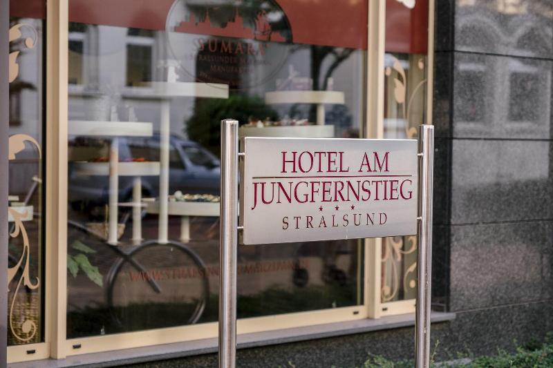 Am Jungfernstieg - Genel