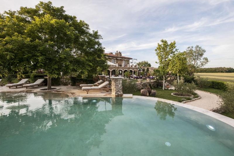 Borgo Santo Pietro - Genel