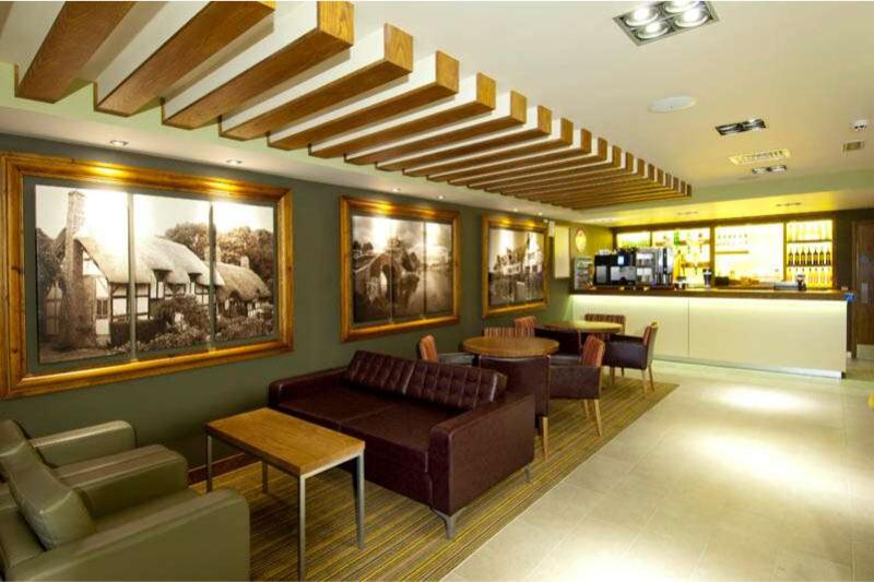 Premier Inn Stratford-Upon-Avon Central - Bar