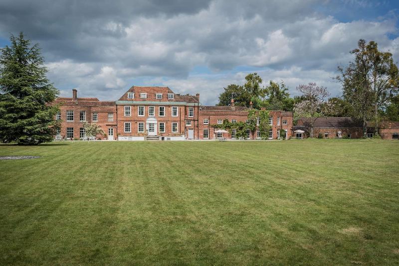 Stoke Place Hotel - Genel