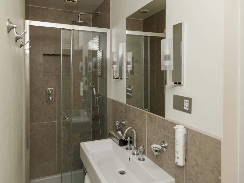 Stoke Place Hotel - Oda