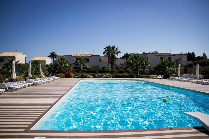 Case Vacanza Torre Lupa - Havuz