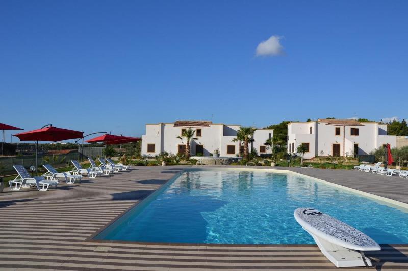 Case Vacanza Torre Lupa - Havuz