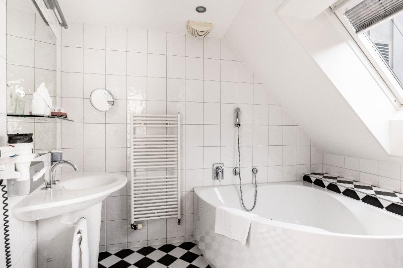 Tailormade Hotel Krone Sarnen - Oda