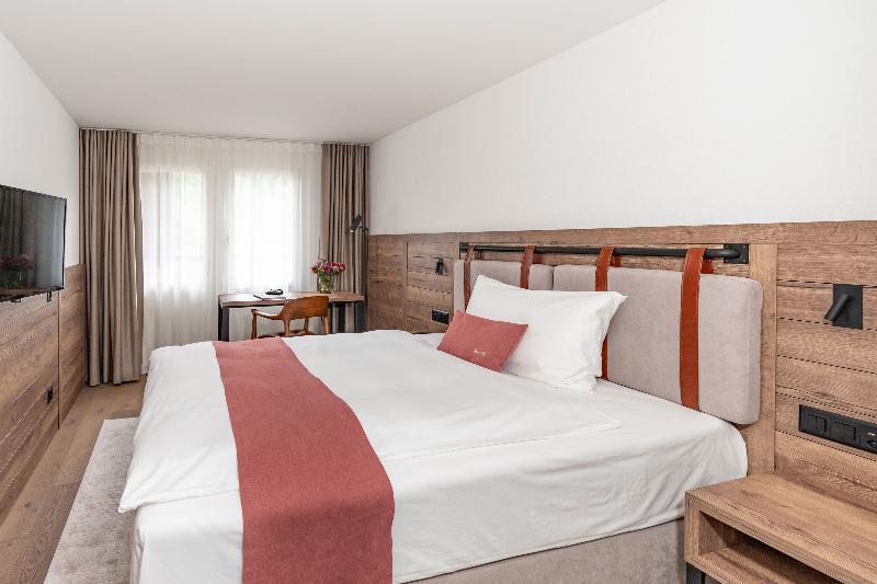 Tailormade Hotel Krone Sarnen - Oda