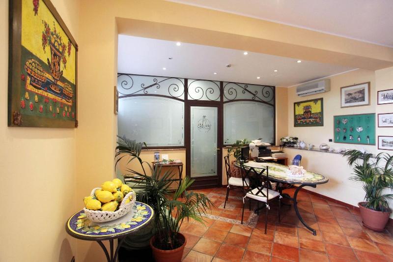 Mendolia Beach Hotel - Lobi