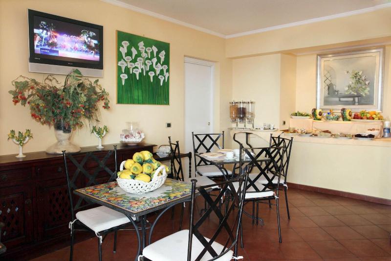 Mendolia Beach Hotel - Lobi
