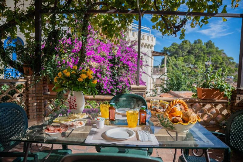 Mendolia Beach Hotel - Teras