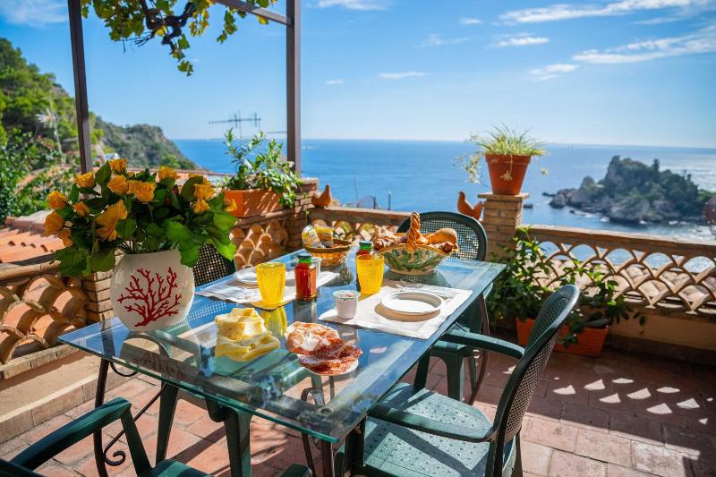Mendolia Beach Hotel - Teras
