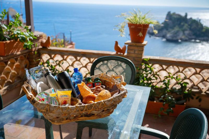 Mendolia Beach Hotel - Teras
