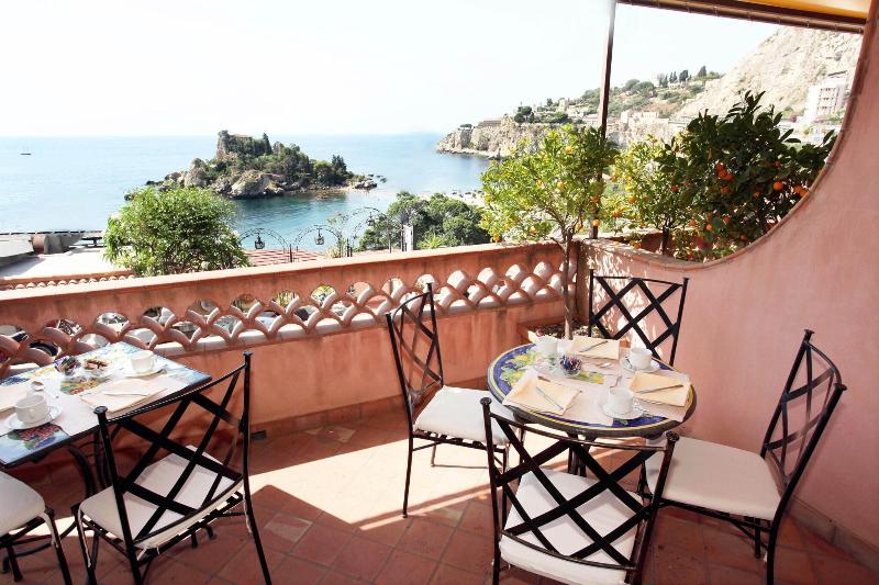 Mendolia Beach Hotel - Teras