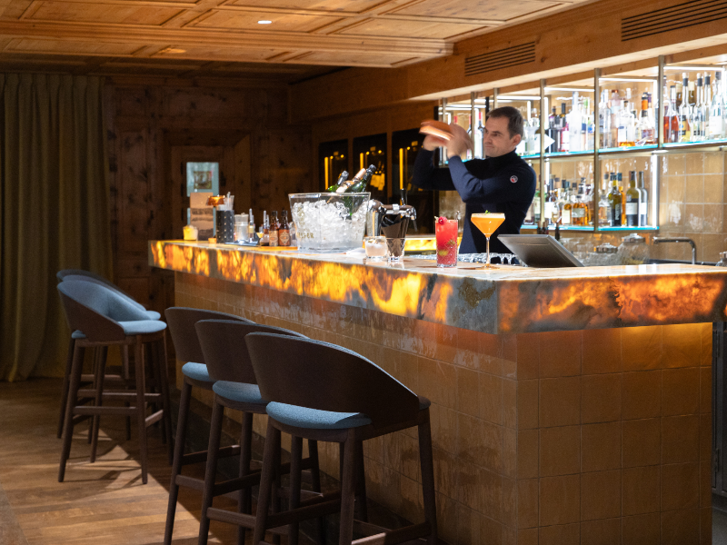 Adula - Bar