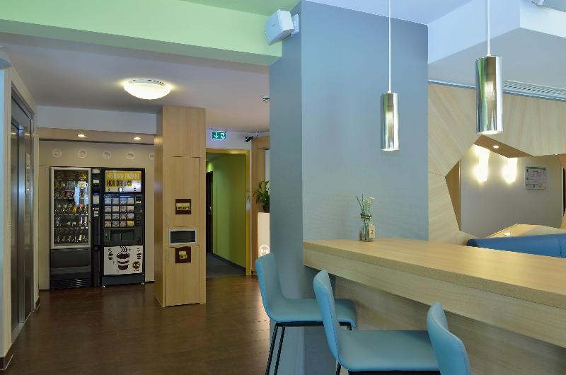 B&B Hotel Stuttgart-City - Lobi