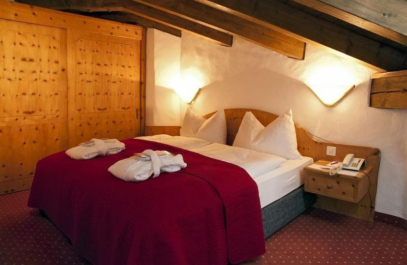 Hotel Rosatsch - Oda