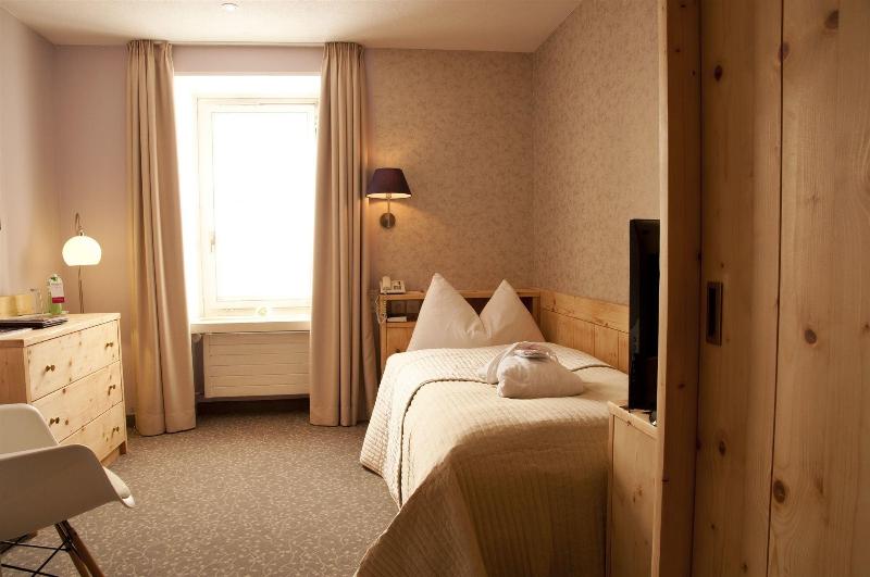 Hotel Rosatsch - Oda