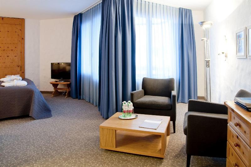 Hotel Rosatsch - Oda