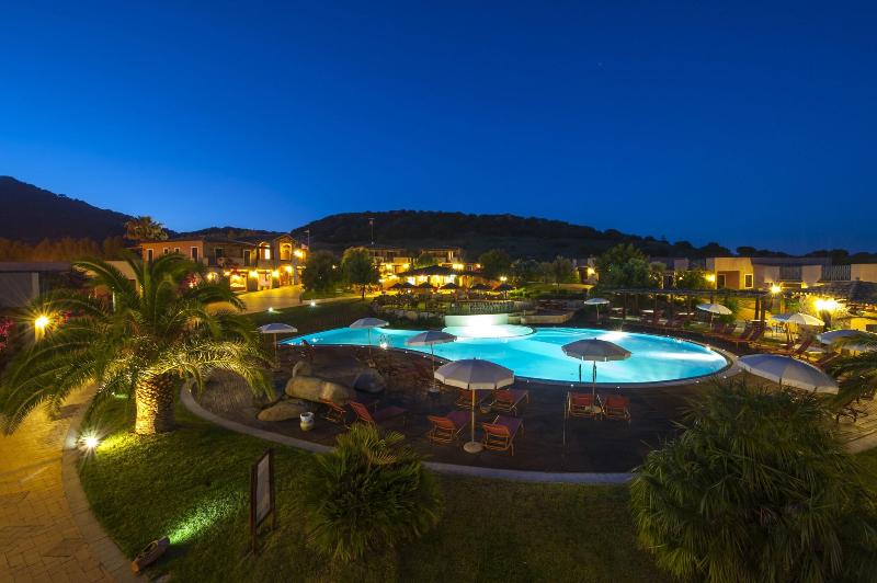S'Incantu Resort - Havuz