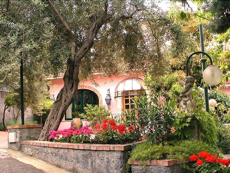 Villa Sirina - Genel