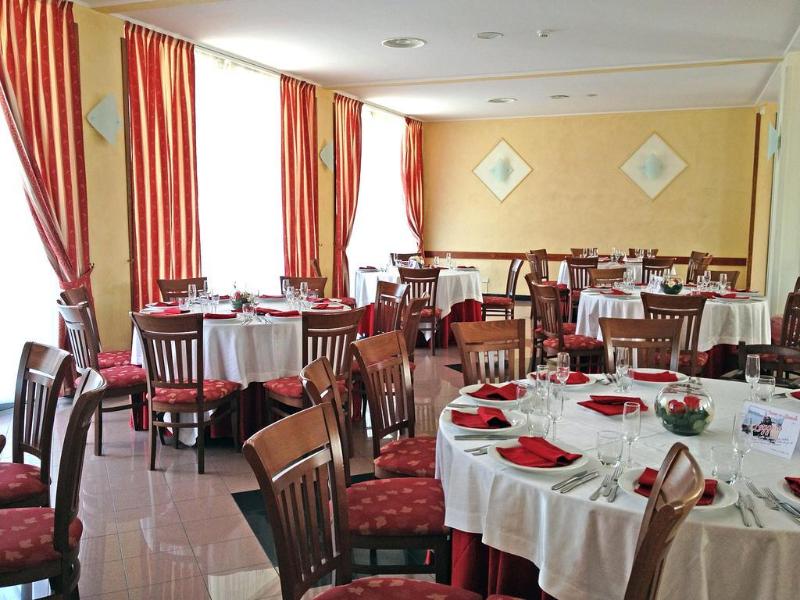 River Palace - Genel