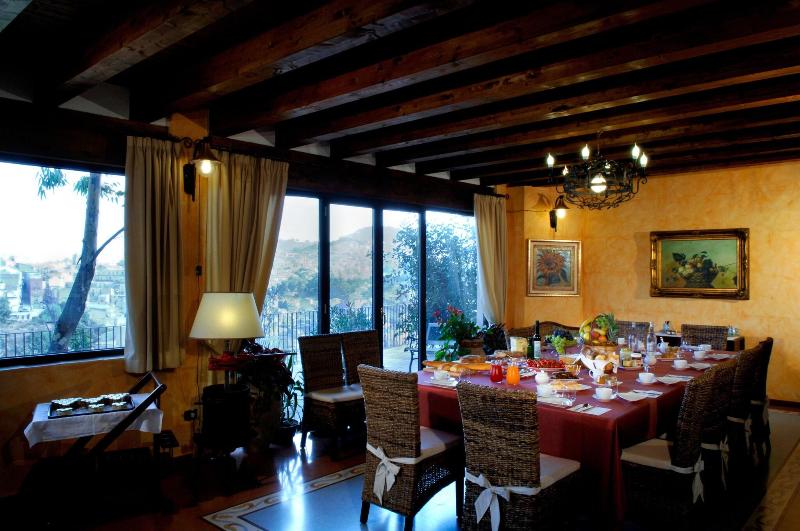 La Casa sulla Collina d'Oro - Lobi