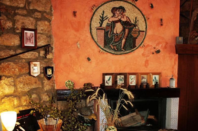 La Casa sulla Collina d'Oro - Lobi