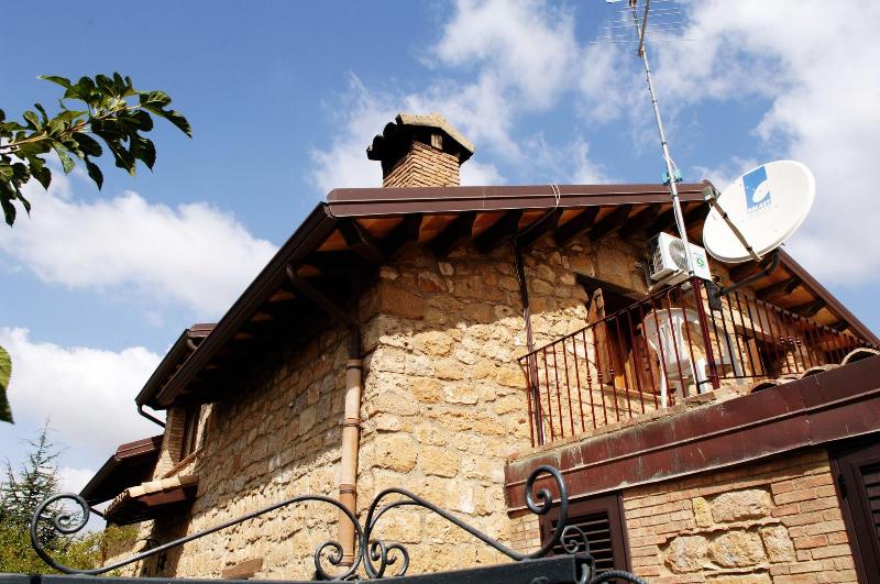 La Casa sulla Collina d'Oro - Genel